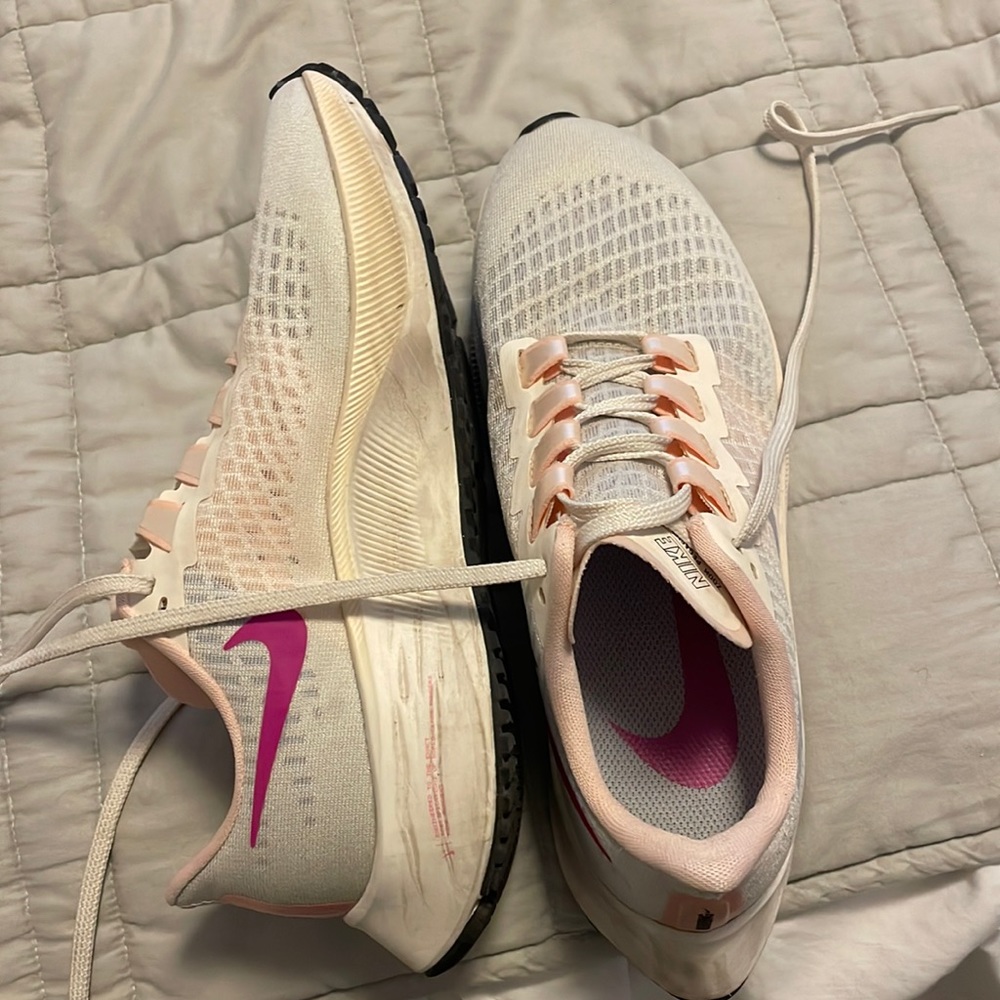 Nike Pre-worn Pegasus Zoom 37 size 7.5